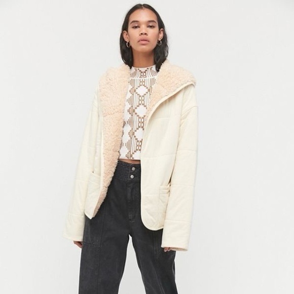 Urban Outfitters Women’s M/L Reversible Fur Quilted Coat Ivory Tan Hood Fluffy - Picture 1 of 8
